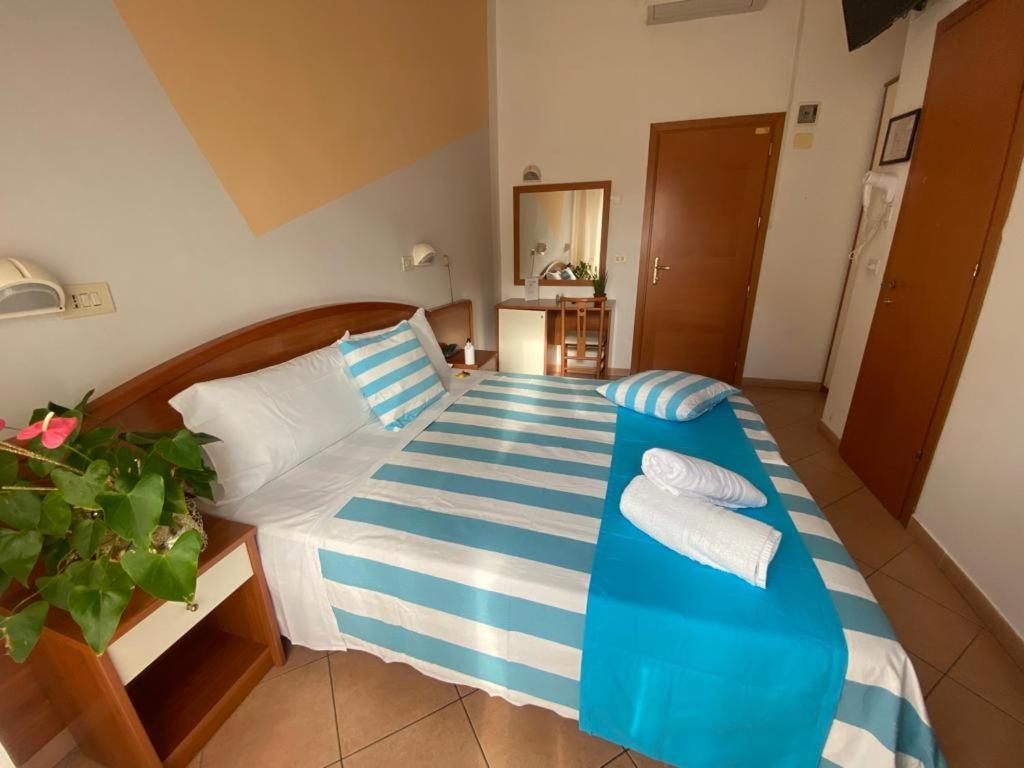 Hotel Villa Caterina Rimini Exterior photo