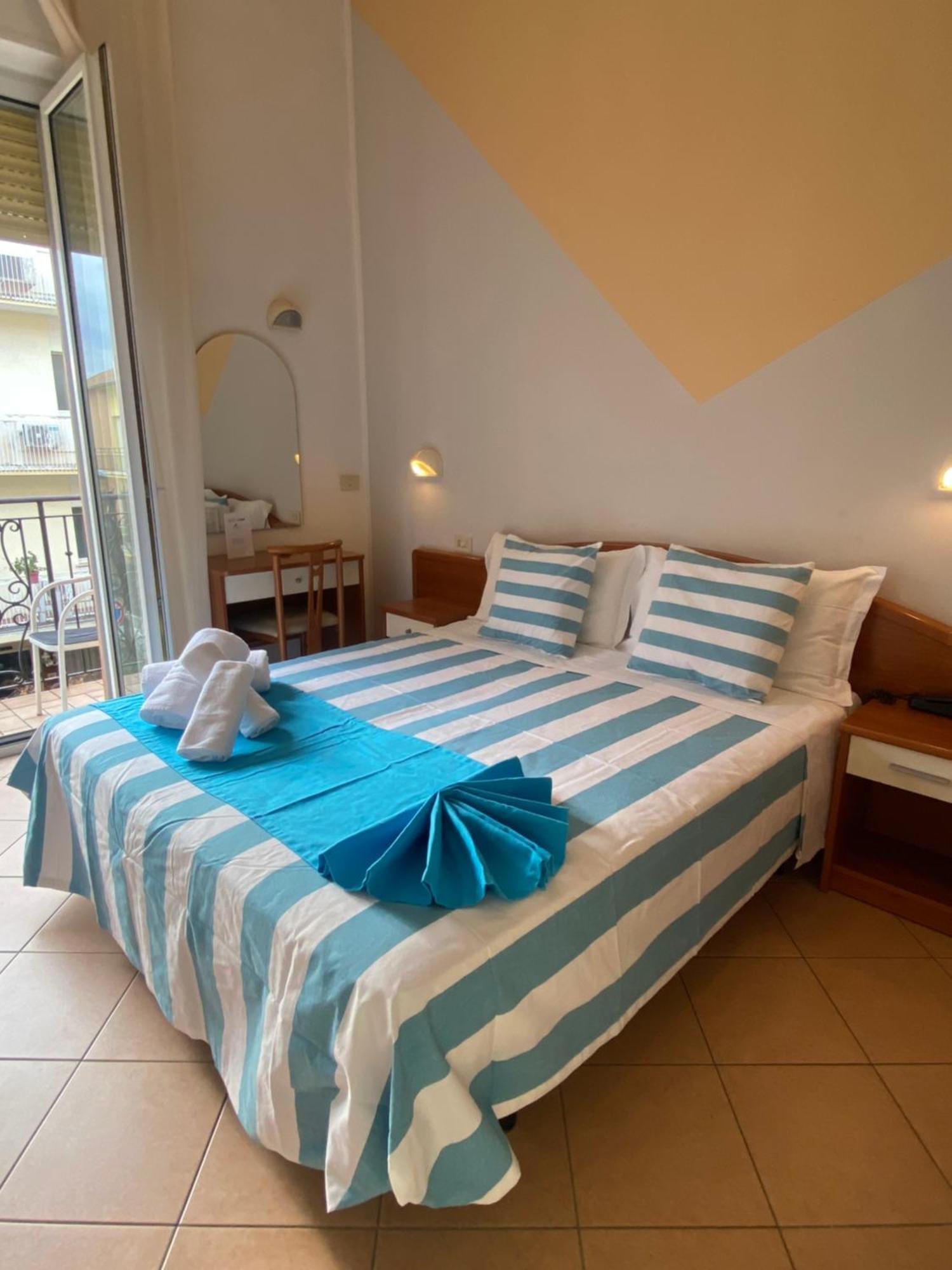 Hotel Villa Caterina Rimini Exterior photo