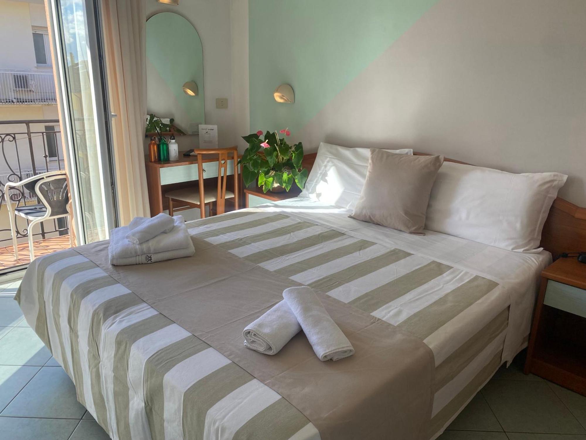 Hotel Villa Caterina Rimini Exterior photo