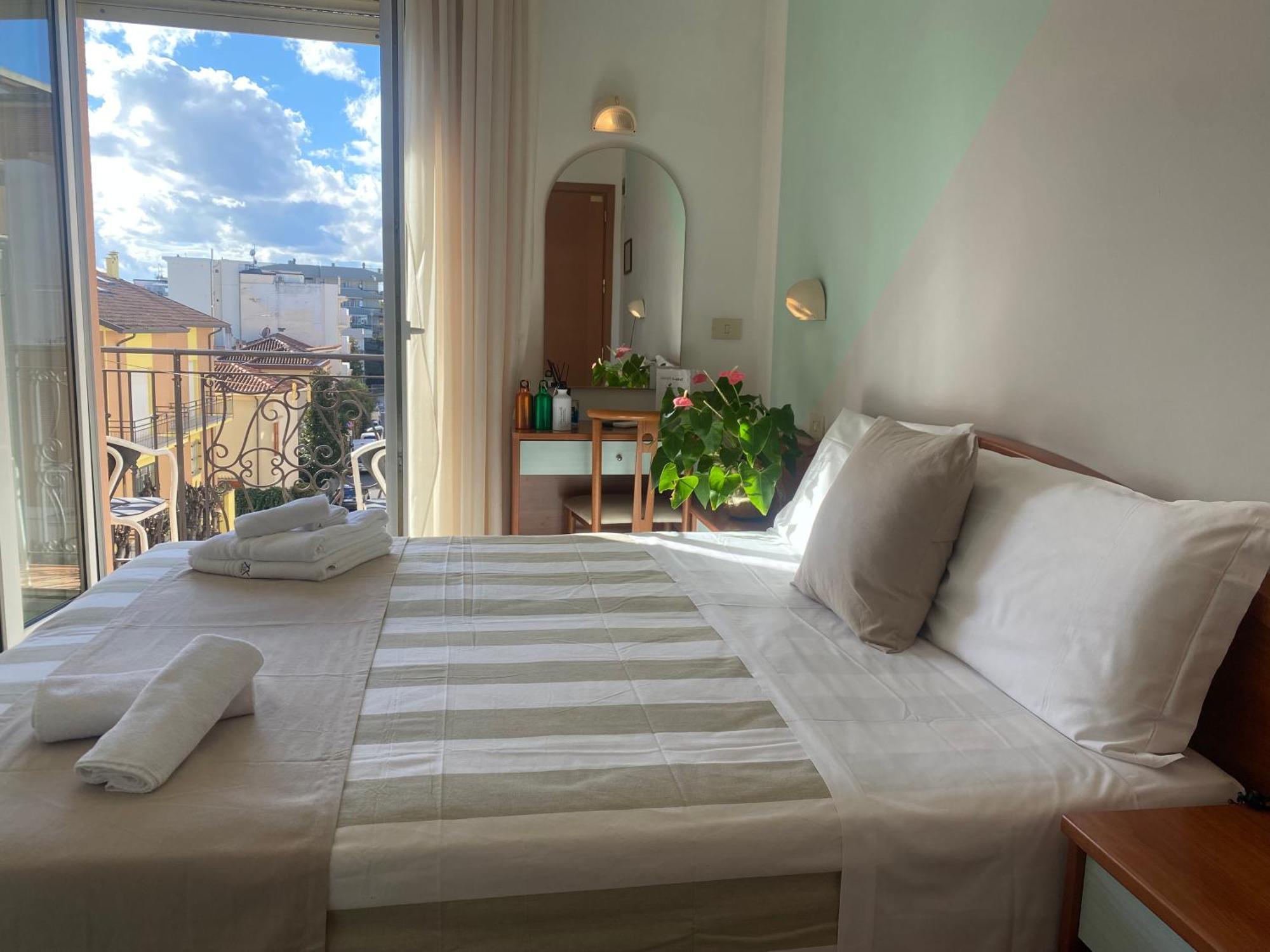 Hotel Villa Caterina Rimini Exterior photo