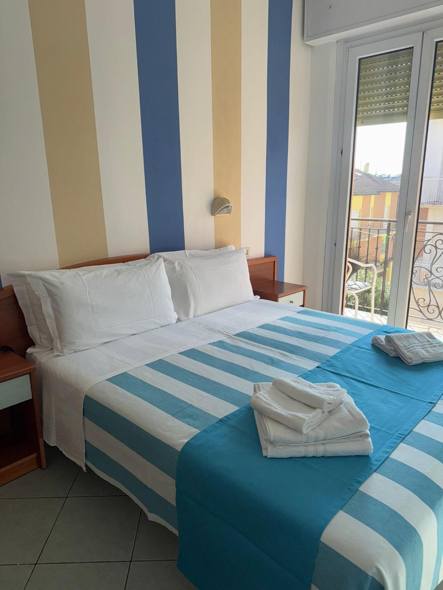 Hotel Villa Caterina Rimini Exterior photo