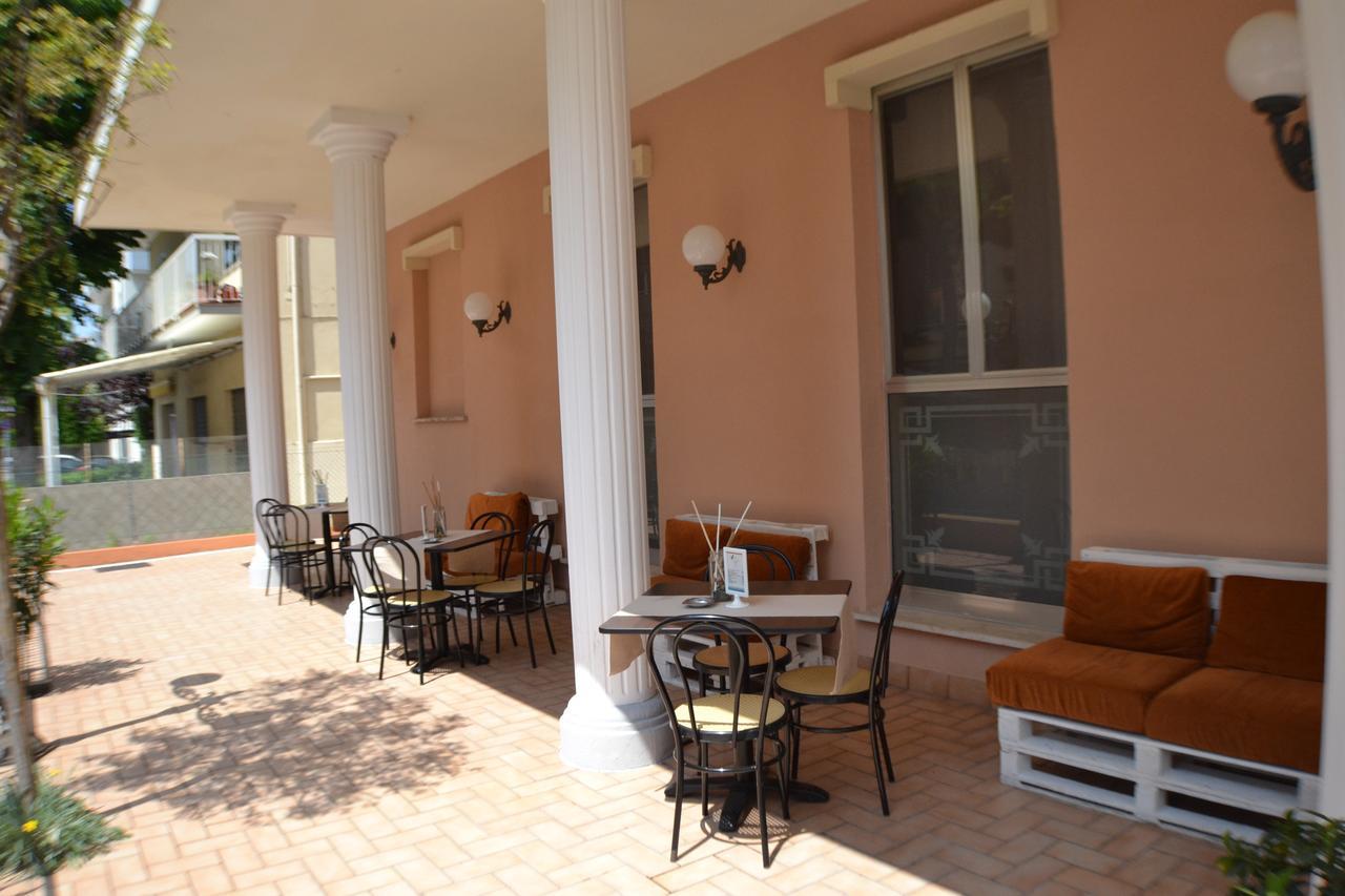 Hotel Villa Caterina Rimini Exterior photo